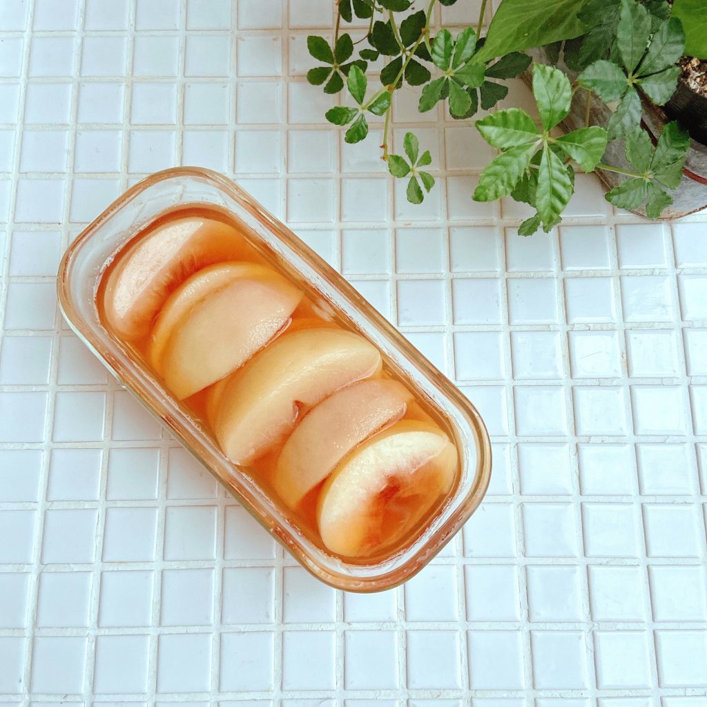 1個だけで作れる!レンジで簡単「桃コンポート」の作り置き