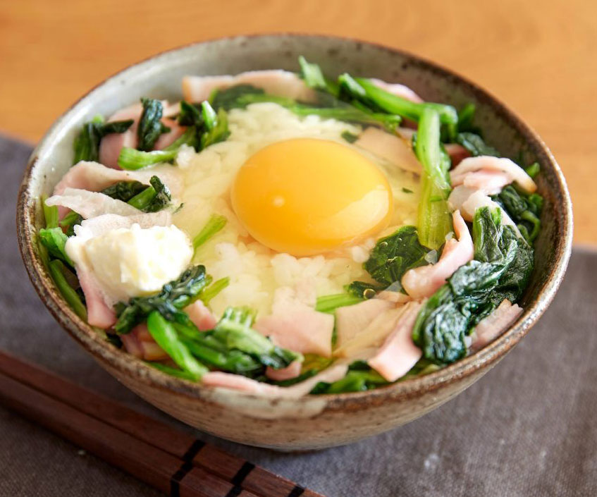 チャーハンも牛丼もまかせて！簡単「レンジご飯」レシピ3選