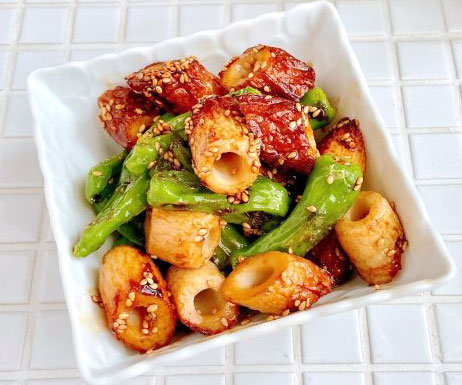 甘辛味がご飯に合う！簡単「ちくわとししとうのゴマ照り焼き」の作り置き