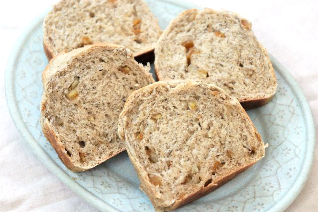 こねずに簡単ふわっふわ！「紅茶とオレンジピールの食パン」