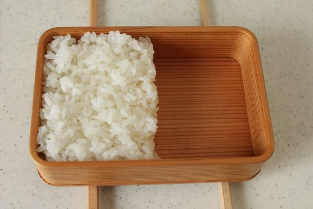 2品弁当の詰め方