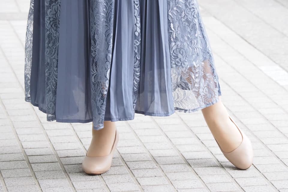 長時間疲れにくいパンプス発見！軽やかに歩ける「レディワーカー」