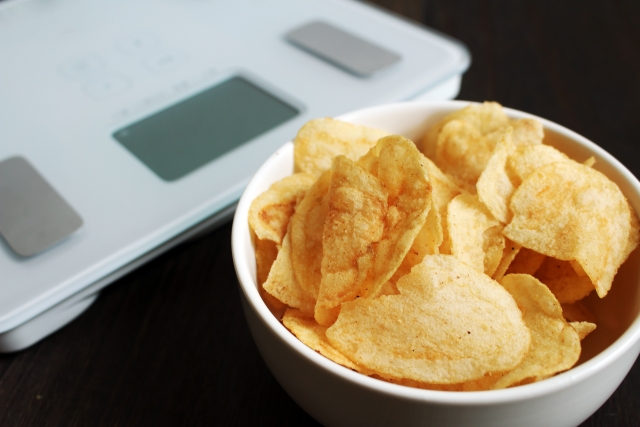 ダイエット中なのに…ジャンクフードを食べ始めると止まらなくなるワケ