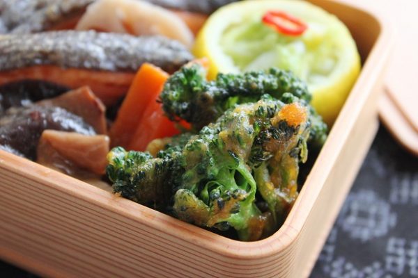 焼くだけ簡単！旬野菜のお弁当おかず「ブロッコリーのカレー衣」　by 料理家 かめ代。さん