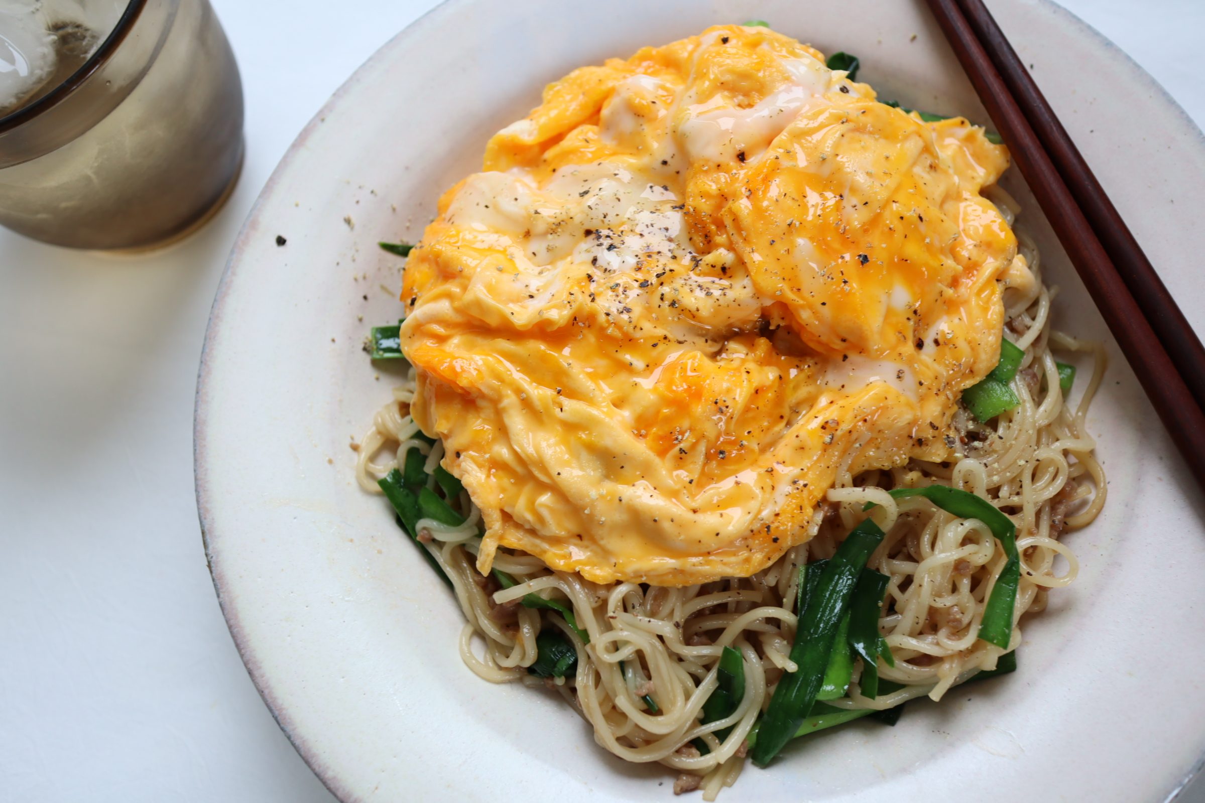 余ったそうめんをアレンジ!簡単「ニラ玉焼きそうめん」
