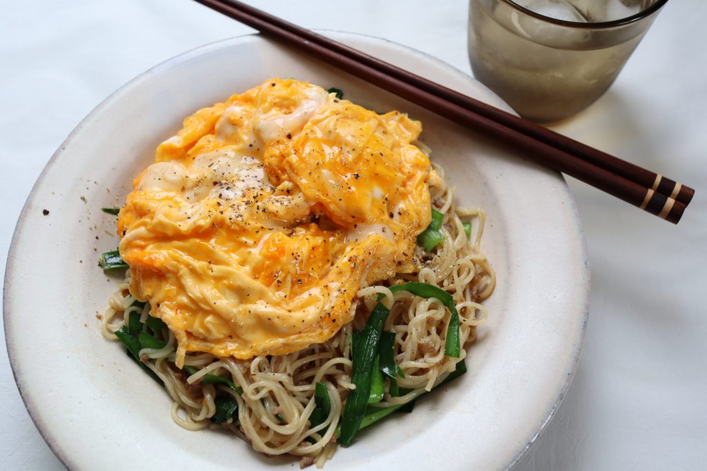 余ったそうめんをアレンジ！簡単「ニラ玉焼きそうめん」