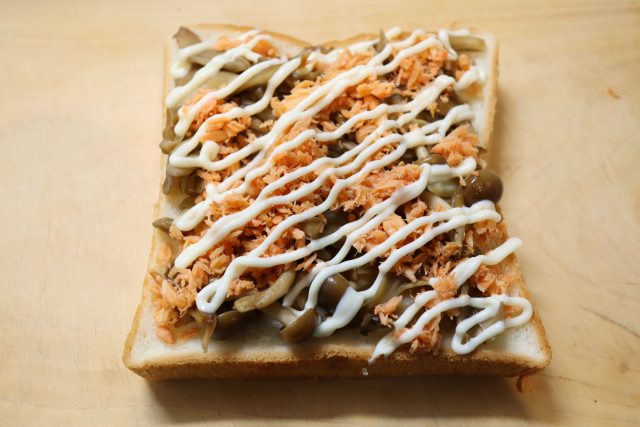 鮭ときのこの照りマヨトースト