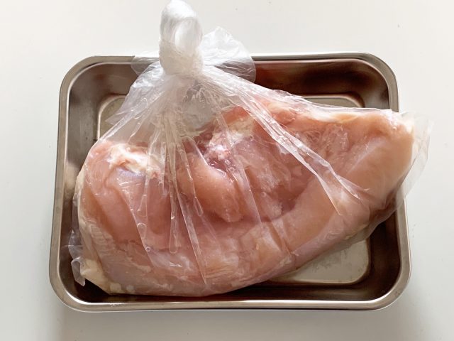 鶏むね肉の塩糖水漬け