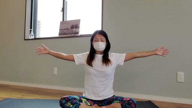 簡単にできて気持ちいい！「肩こり改善」ヨガポーズ