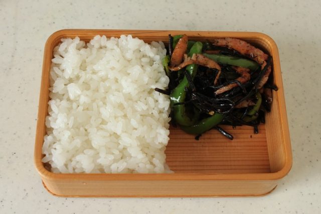 2品弁当の詰め方