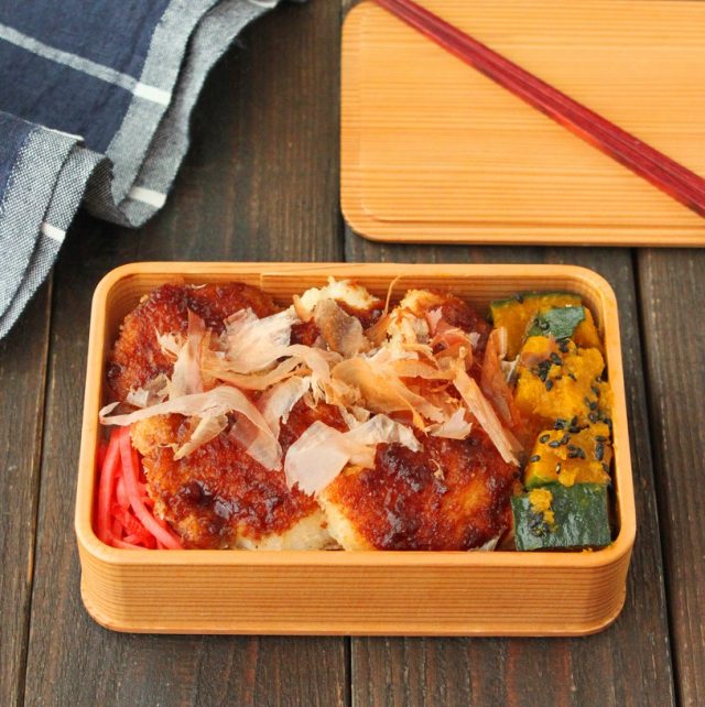 「鶏ささみのおかかソースカツ」「かぼちゃのごまバター」完成弁当