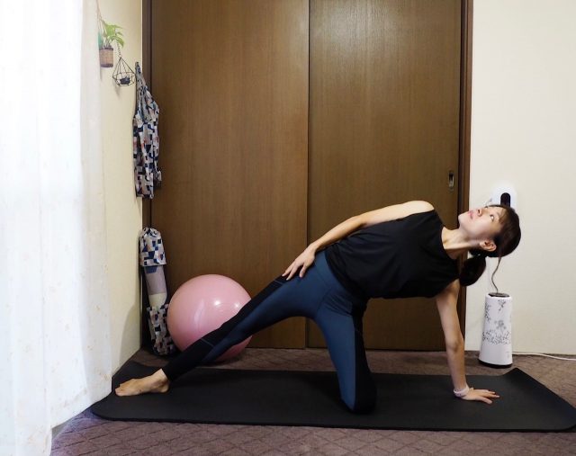 脇腹の“浮き輪肉”に効かせるトレーニング2