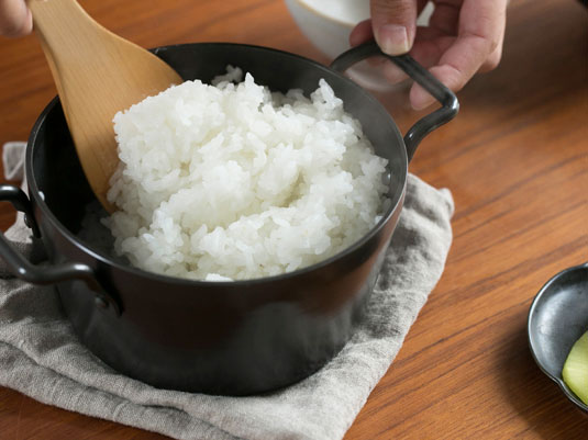 炊飯時間5分で脱・炊飯器！IH対応「鉄の小さなごはん鍋」