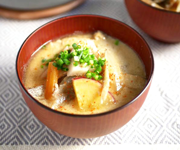 冷えた体がホカホカに！簡単「具だくさん味噌汁」レシピ3選