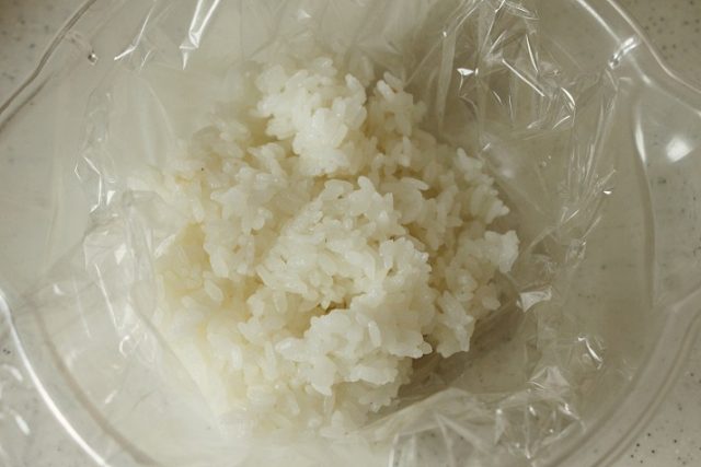 ラップおにぎり