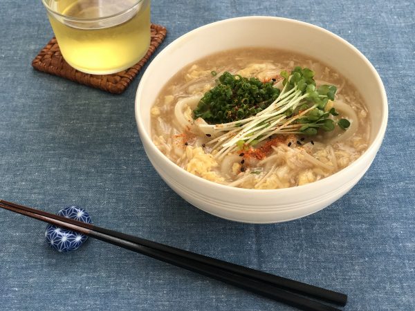 煮こみ時間1分!乾燥やお通じをよくする「えのきと卵のとろみうどん」
