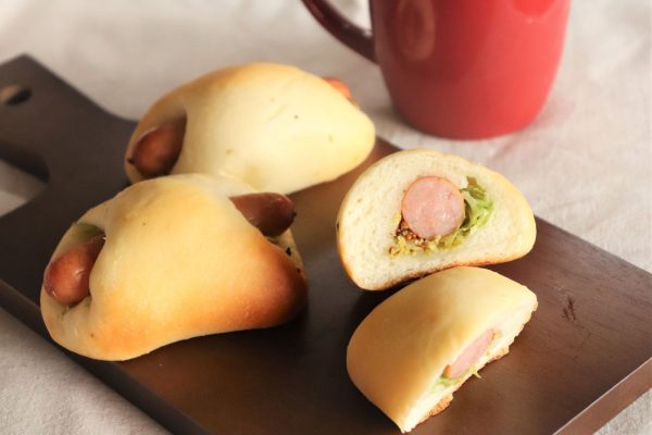 こねないから簡単!「ウインナーとキャベツのロールパン」
