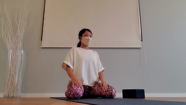 チャイルドポーズ
