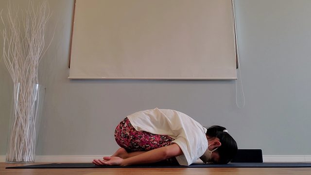 チャイルドポーズ