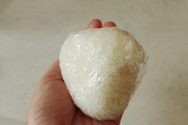 ラップおにぎり