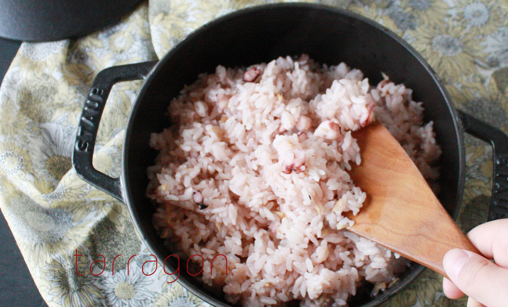 調味料は1つだけで簡単！ほんのりピンクの「たこめし」