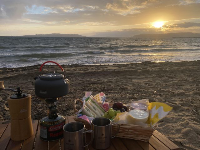ビーチで見る日の出