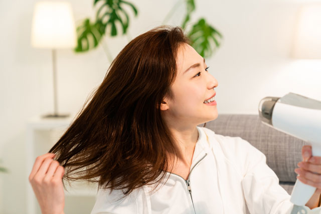 髪の毛だけ洗ってない？大切にしたい「頭皮ケア」のポイント3つ