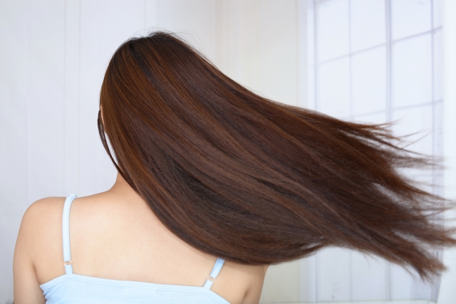 乾燥でパサパサ…冬の髪に「ツヤ」を取り戻すヘアケア術4つ