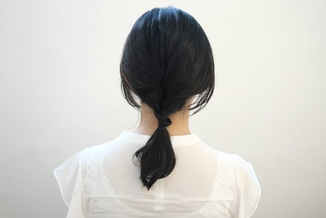 子どもっぽく見えない♪「大人女子のひとつ結び」アレンジ