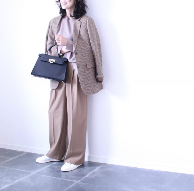 UNIQLO「スフレヤーンボートネックセーター」コーデ