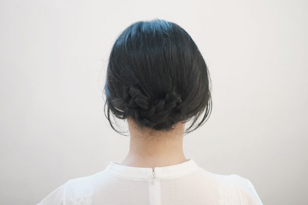 寝ぐせのままでもOK!時間のない朝でも簡単「まとめ髪」アレンジ