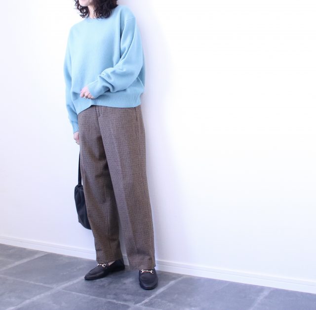 UNIQLOの「プレミアムラムクルーネックセーター」