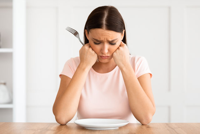 ダイエット中の“お腹空いた…”を解消!?「空腹を感じにくい」食事のコツ3つ