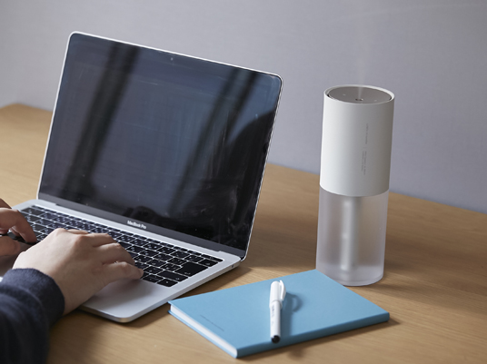 最大9時間、連続加湿！デスクの乾燥対策に「LUMENA/コードレス加湿器 H2＋」