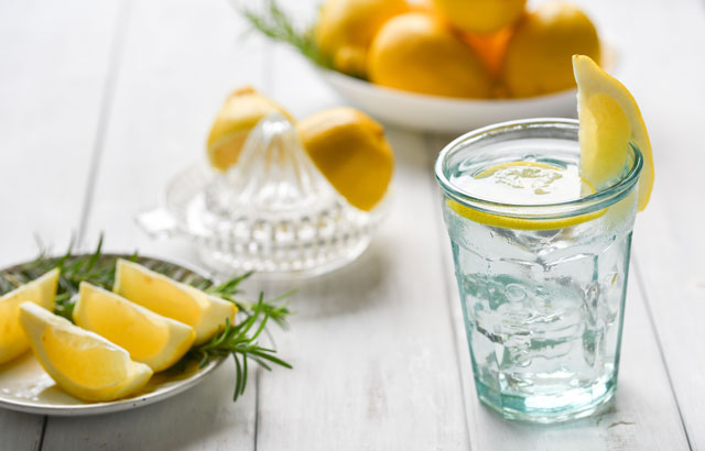 糖化を抑制してくれる!?食前に飲む「レモン水」の効果とは