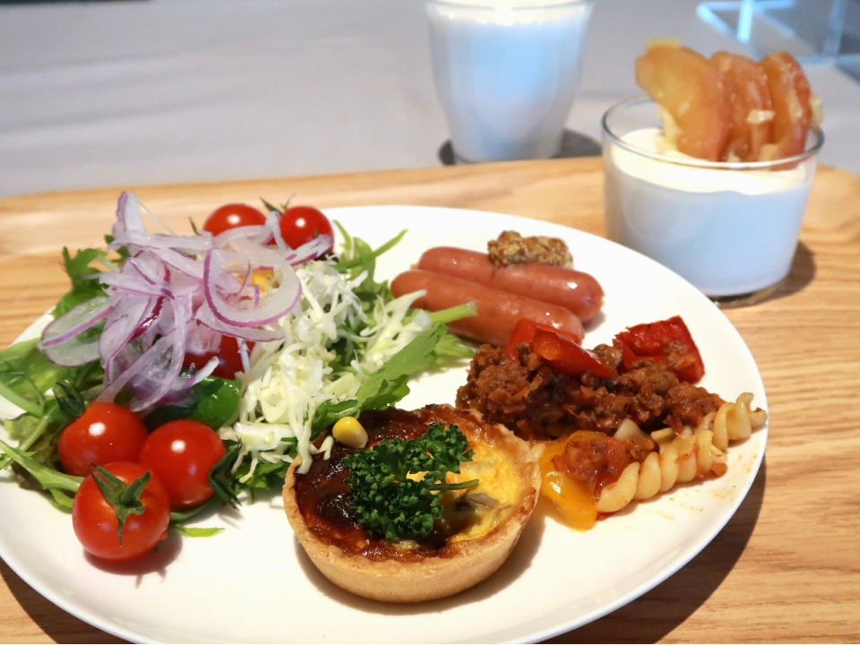 地元ラーメンや丼が食べられる！【月のホテル】の朝食ブッフェ♪