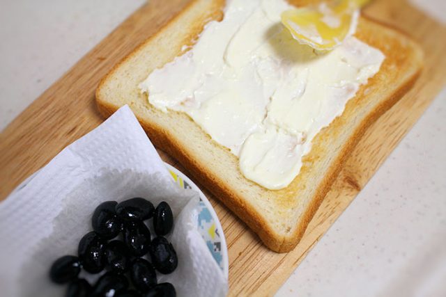黒豆クリームチーズトースト