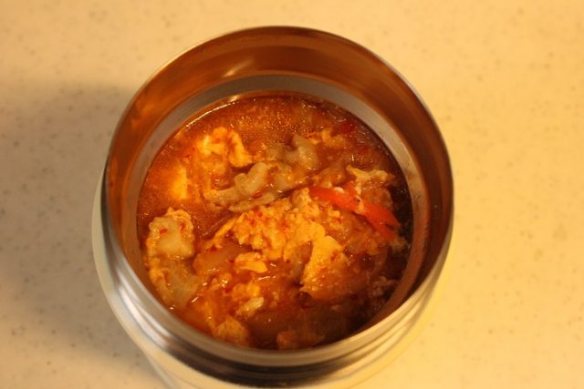鶏肉とキムチの卵スープ