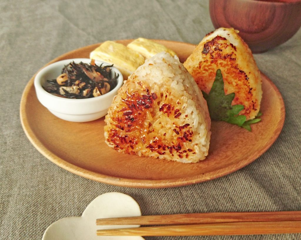 こんがり香ばしい！簡単「焼きおにぎり」レシピ3選