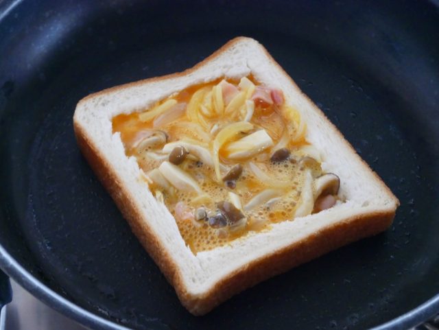 きのこのオムトースト