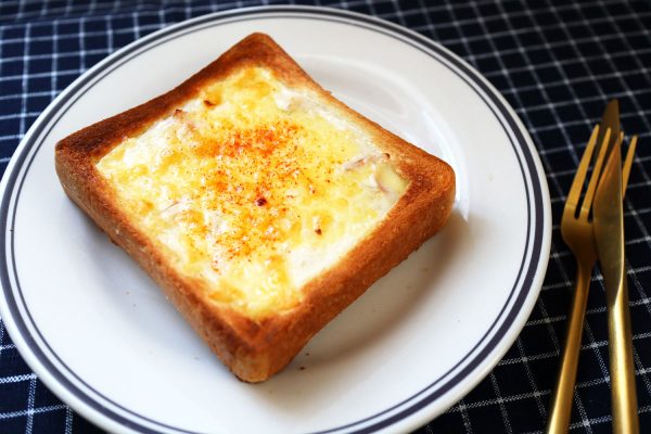 失敗なし!レンジホワイトソースで簡単「グラタントースト」