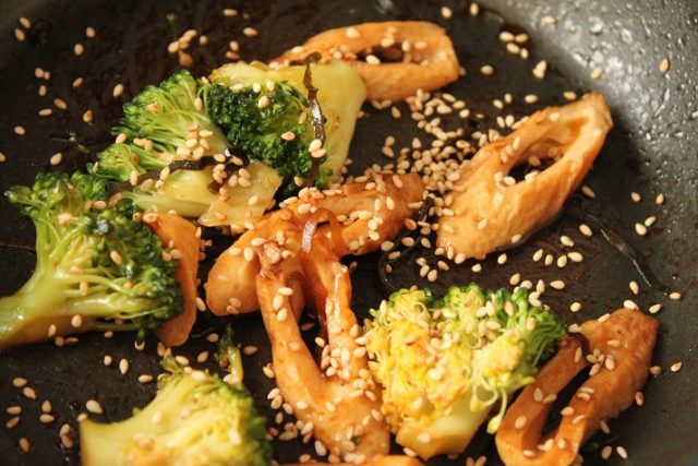 ブロッコリーとちくわの塩昆布炒め煮