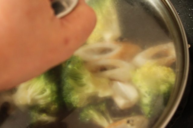 ブロッコリーとちくわの塩昆布炒め煮