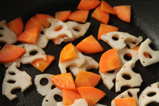 薄切り野菜のケチャップ炒め
