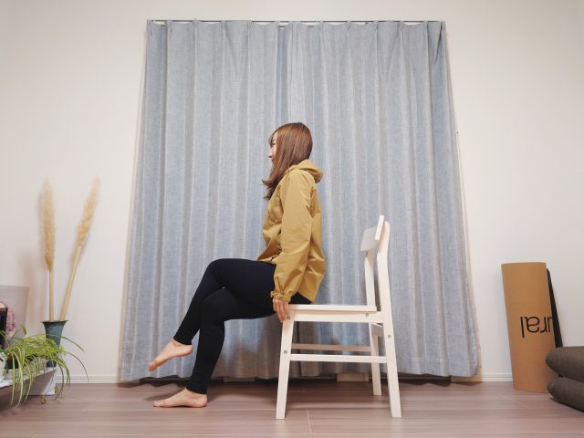 ねじり合掌のポーズ