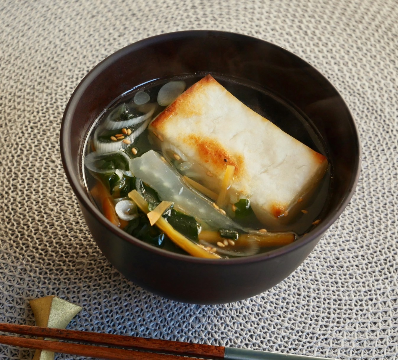 お正月の余りで作る、簡単朝ごはん♪「お餅と野菜の中華スープ」
