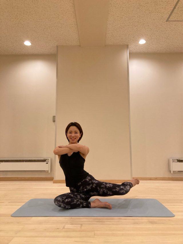お姉さん座りのポーズ