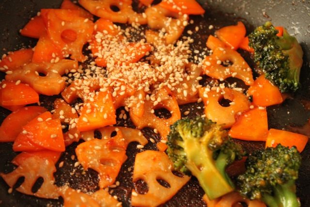 薄切り野菜のケチャップ炒め