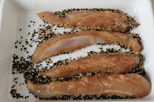 鶏ささみのごま唐揚げ