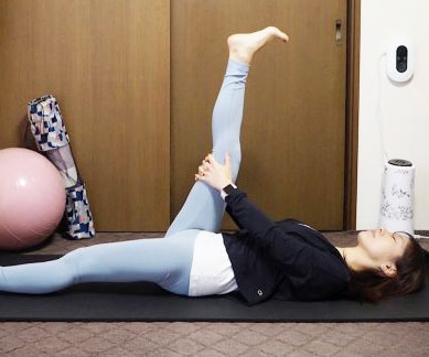 朝シャキッと起きたいなら！寝たままできる「足すっきりストレッチ」